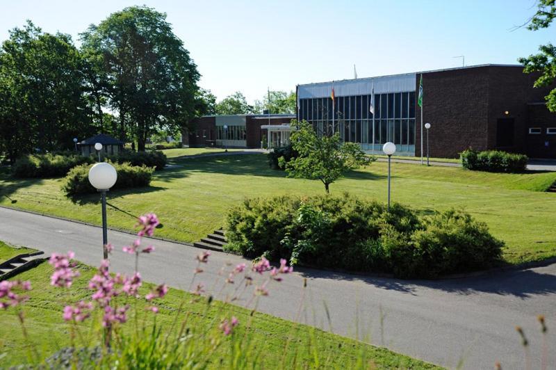 Logi Tuppen, Vandrarhem - Oskarshamns Folkhoegskola ภายนอก รูปภาพ